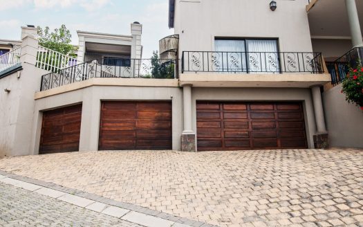 Immaculate Spacious 3-Bedroom Free Standing Home with Multiple Living Areas