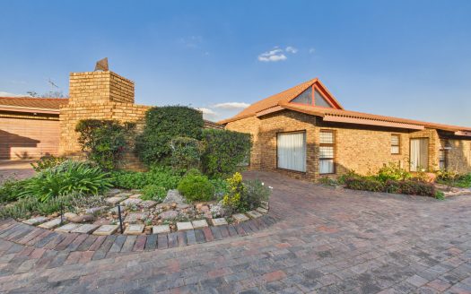 4 Bedroom Townhouse for Sale in Ontdekkerspark